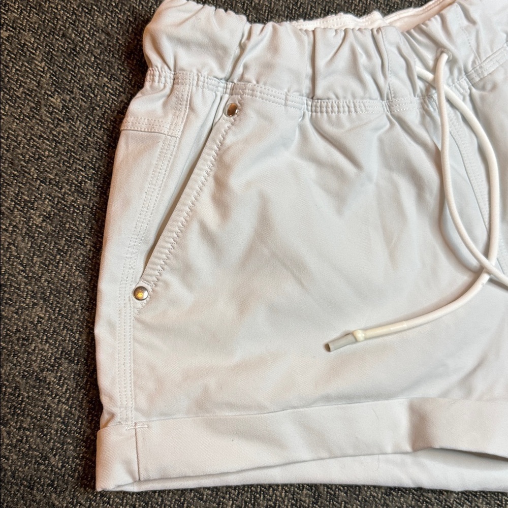 Lululemon Athletica Light Gray Athletic Shorts sz 4 - Picture 2 of 8